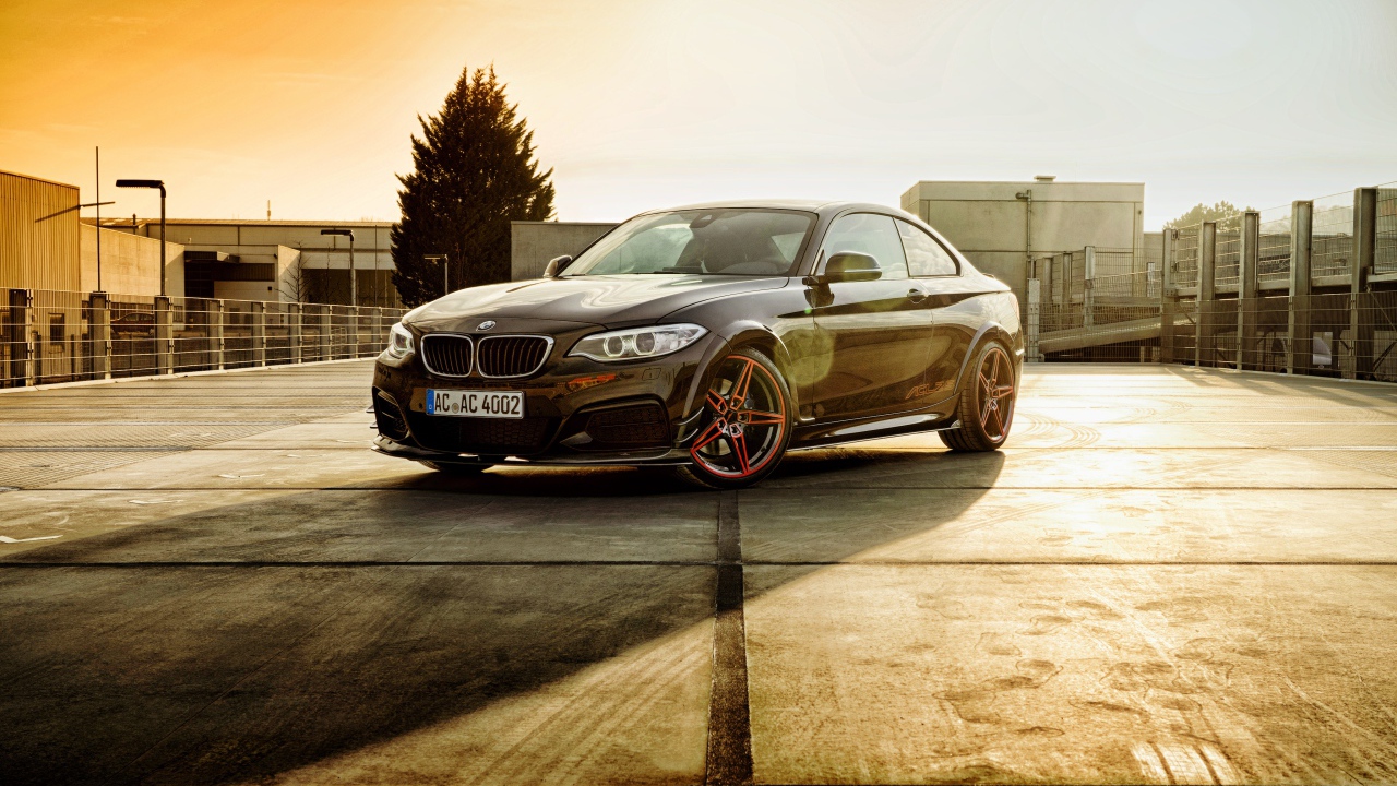 Стильный черный немецкий автомобиль BMW F22