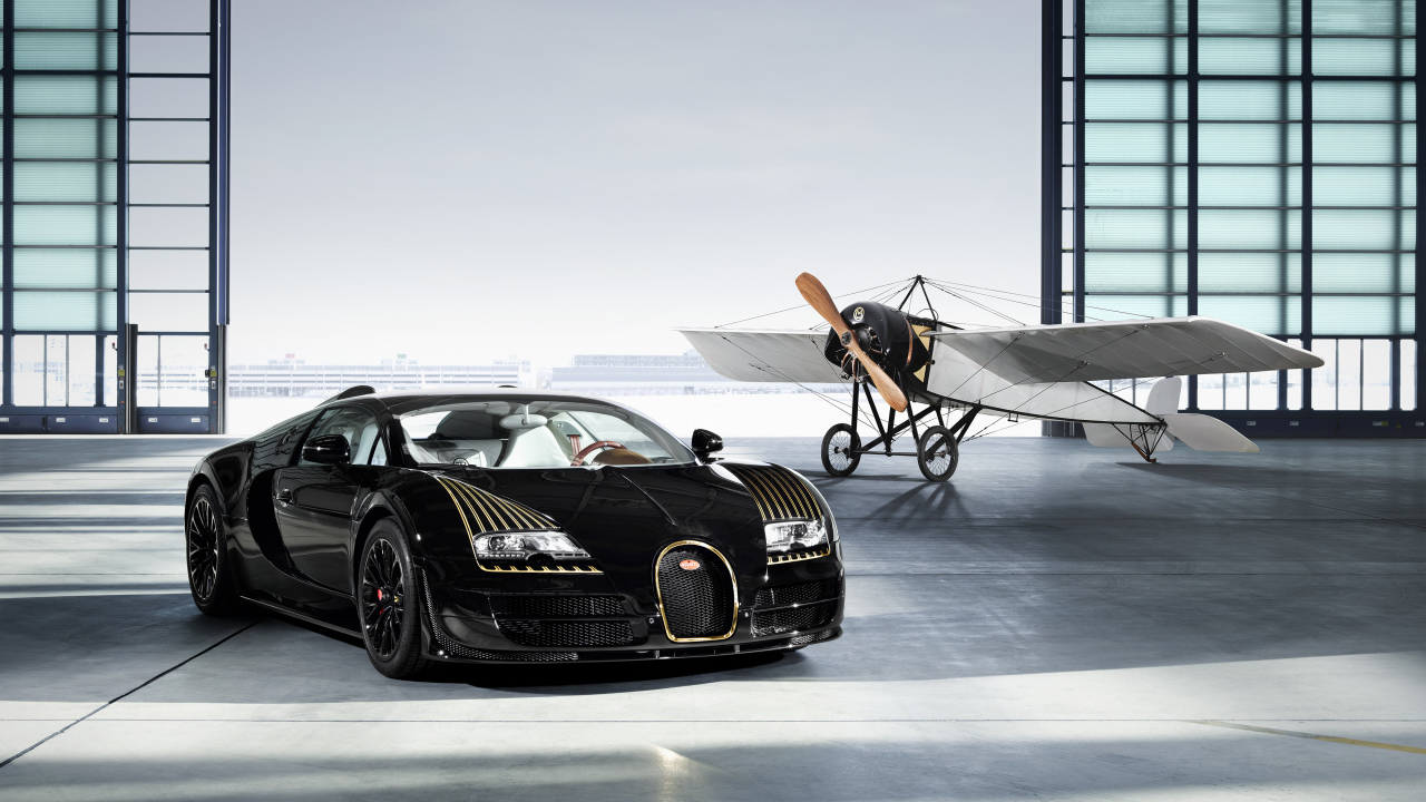 Черный автомобиль Bugatti Veyron Grand Sport Vitesse Black Bess в ангаре
