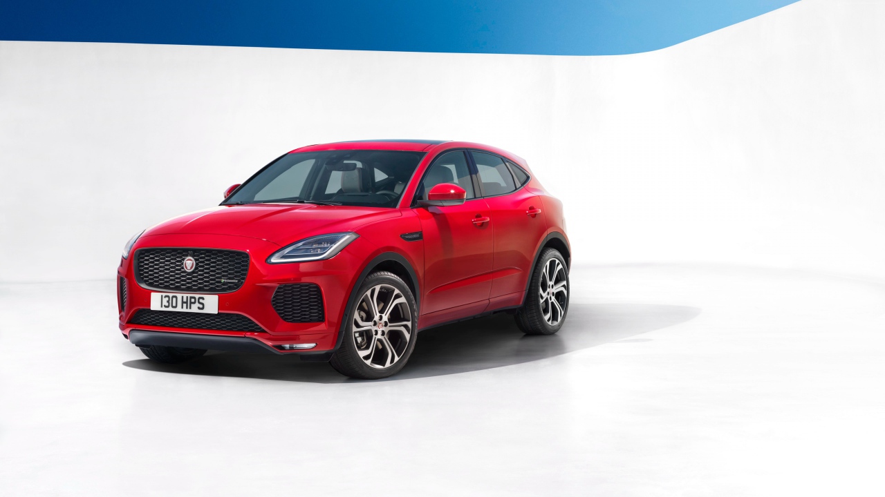 Стильный красный автомобиль  Jaguar E-Pace, 2018