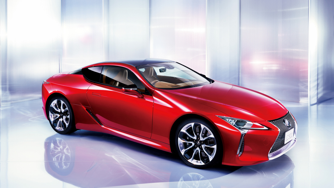 Красный автомобиль Lexus LC 500, 2018