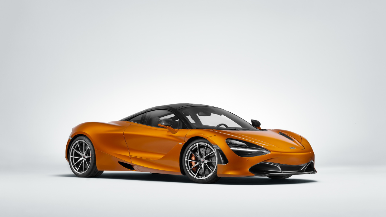 Спортивный автомобиль McLaren 720S Coupe 