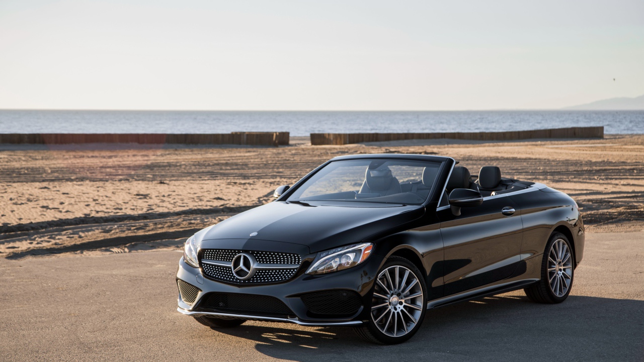 Черный кабриолет Mercedes-Benz C 300 4MATIC, 2017 