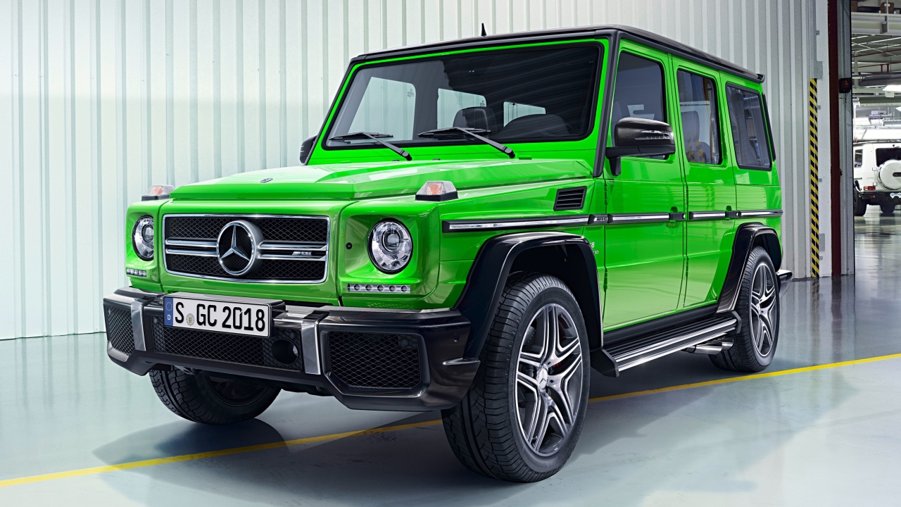 Зеленый внедорожник Mercedes-AMG G63
