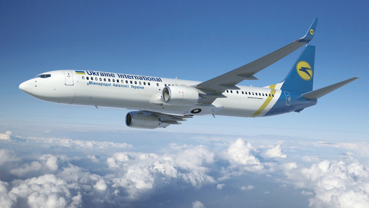 Boeing 737 авиакомпании МАУ в небе  