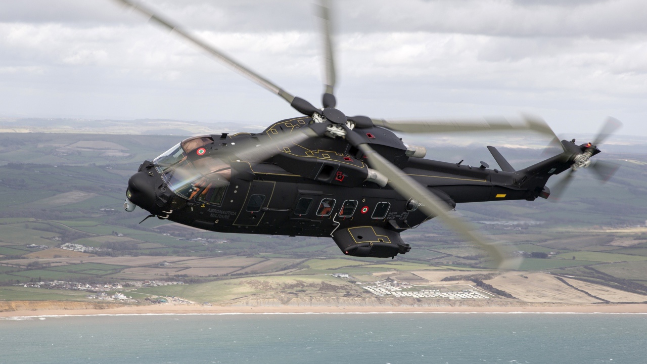Французский военный вертолет HH-101A Caesar 