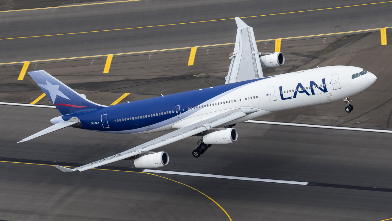 Airbus авиакомпании LAN взлетает