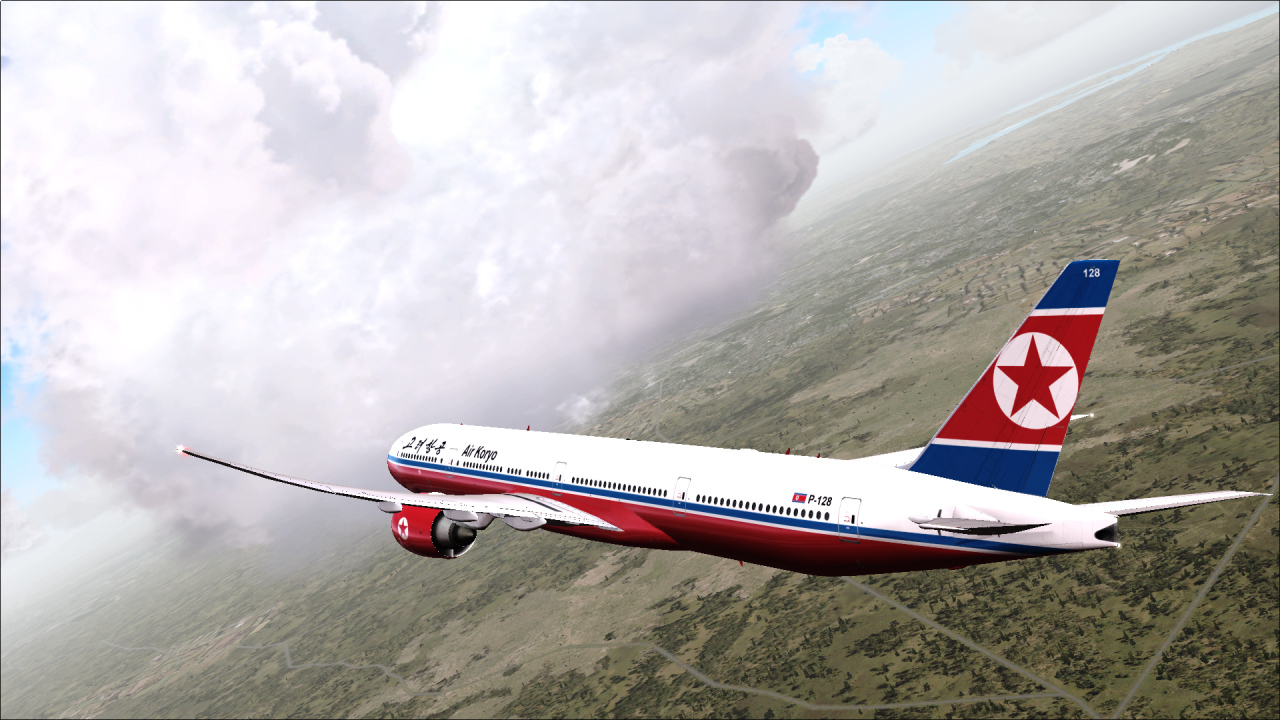 Самолет Boeing 777 авиакомпании Air Koryo  летит над землей 