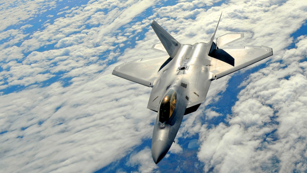 Военный американский самолет F22 Raptor 