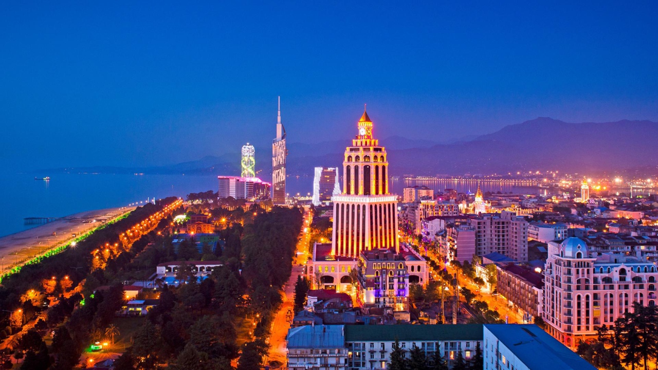 Красивый вечерний  город Батуми 