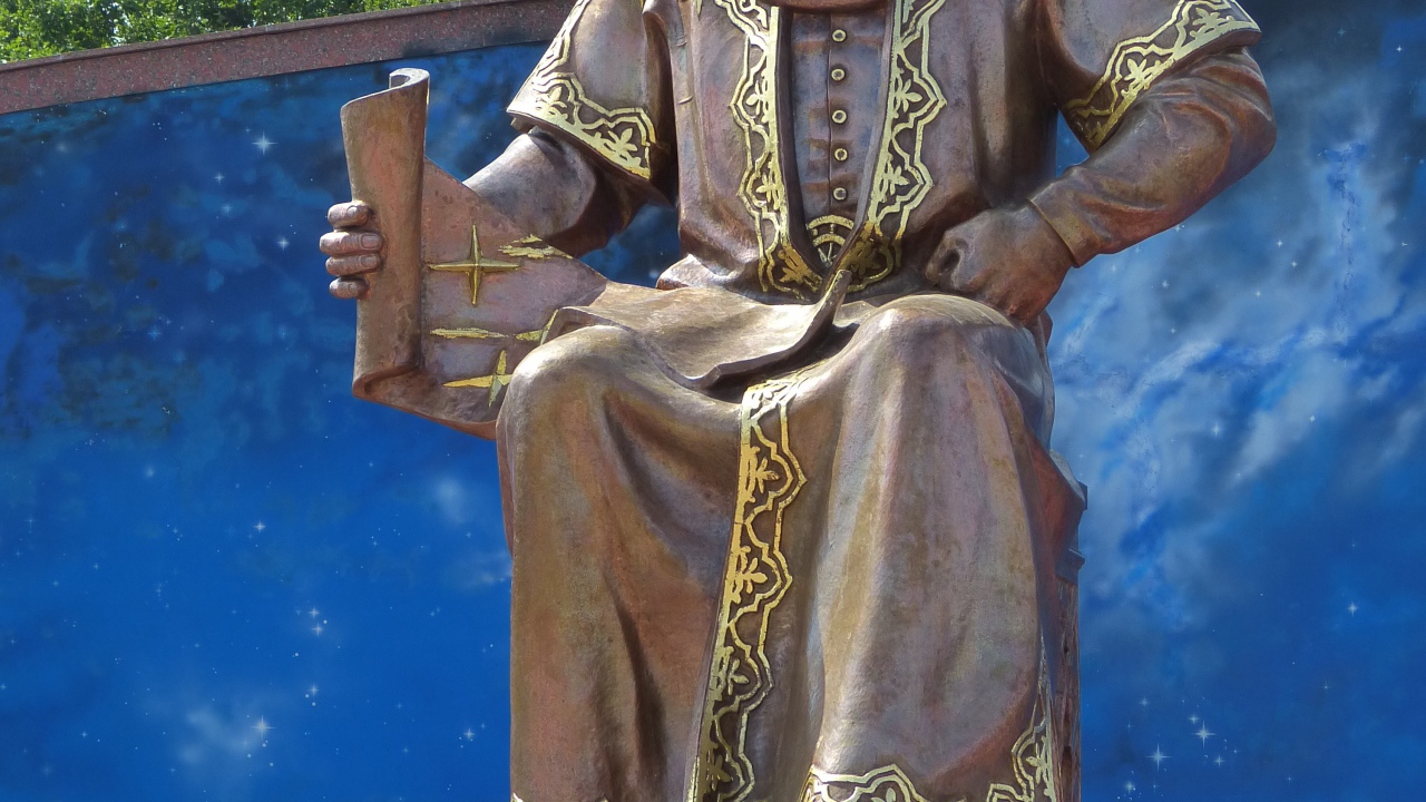 Памятник Мирзо Улугбеку город Самарканд 