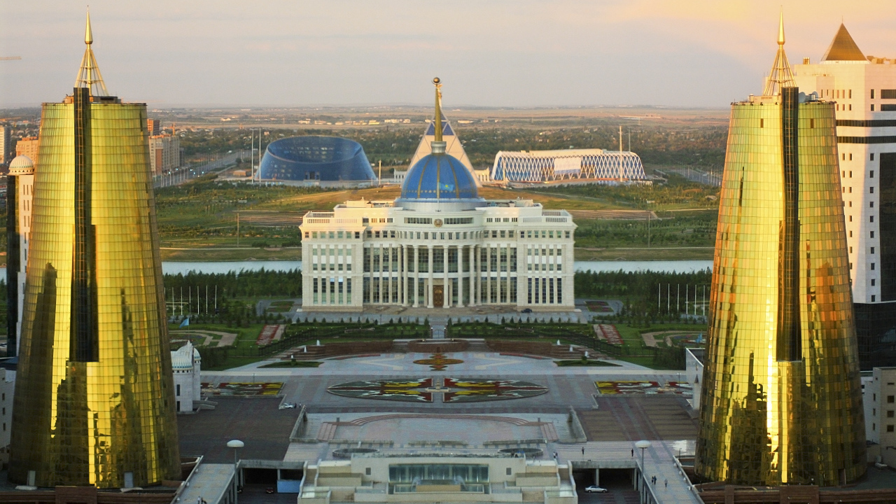 Панорама города Астана со смотровой площадки Байтерека 