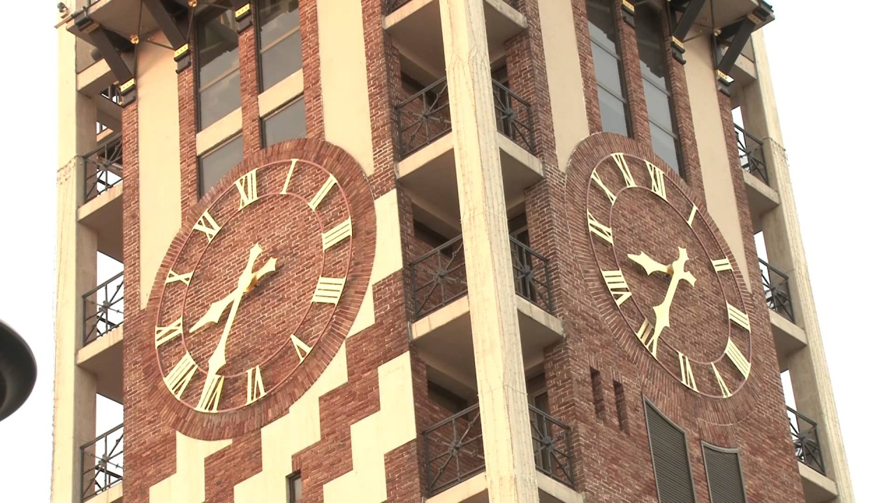 Часы на высотном здании Батуми 