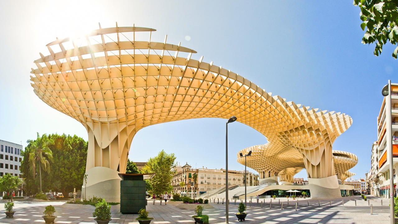 Необычное здание Метрополь Парасоль, Севилья. Испания 