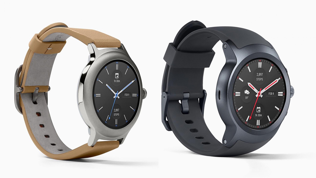 Стильные часы LG Watch Спорт, 2017 на белом фоне