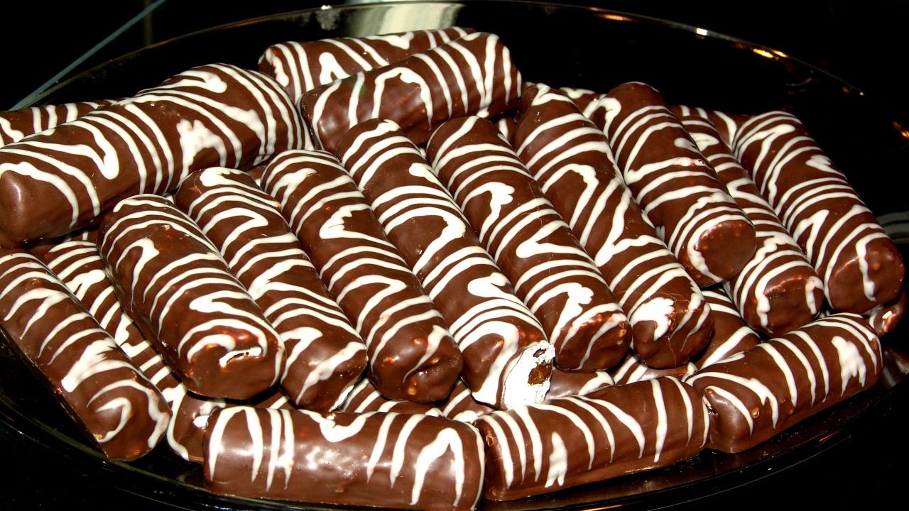 Кондитерское изделие трубочки в шоколаде с кремом