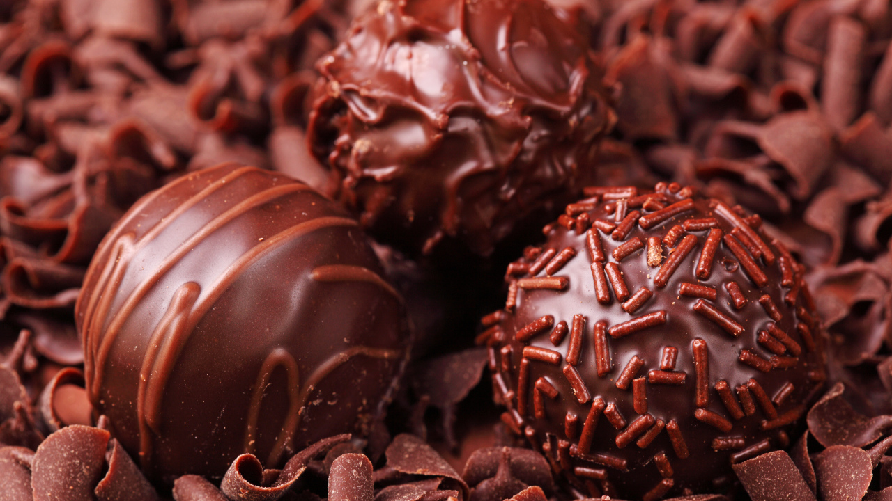 Аппетитные шоколадные конфеты шарики 