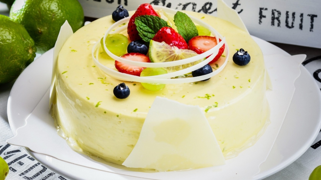 Лимонный торт со свежими фруктами 