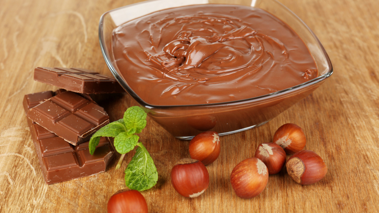 Молочный шоколад с лесными орехами