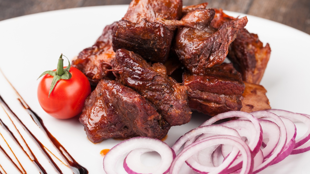 Шашлык из свинины с красным луком 