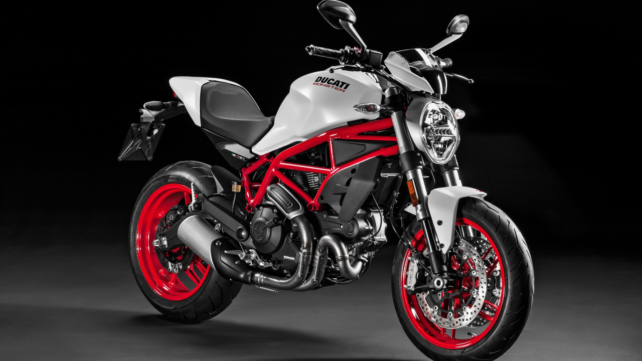 Стильный гоночный мотоцикл Ducati Monster 797 Plus, 2017