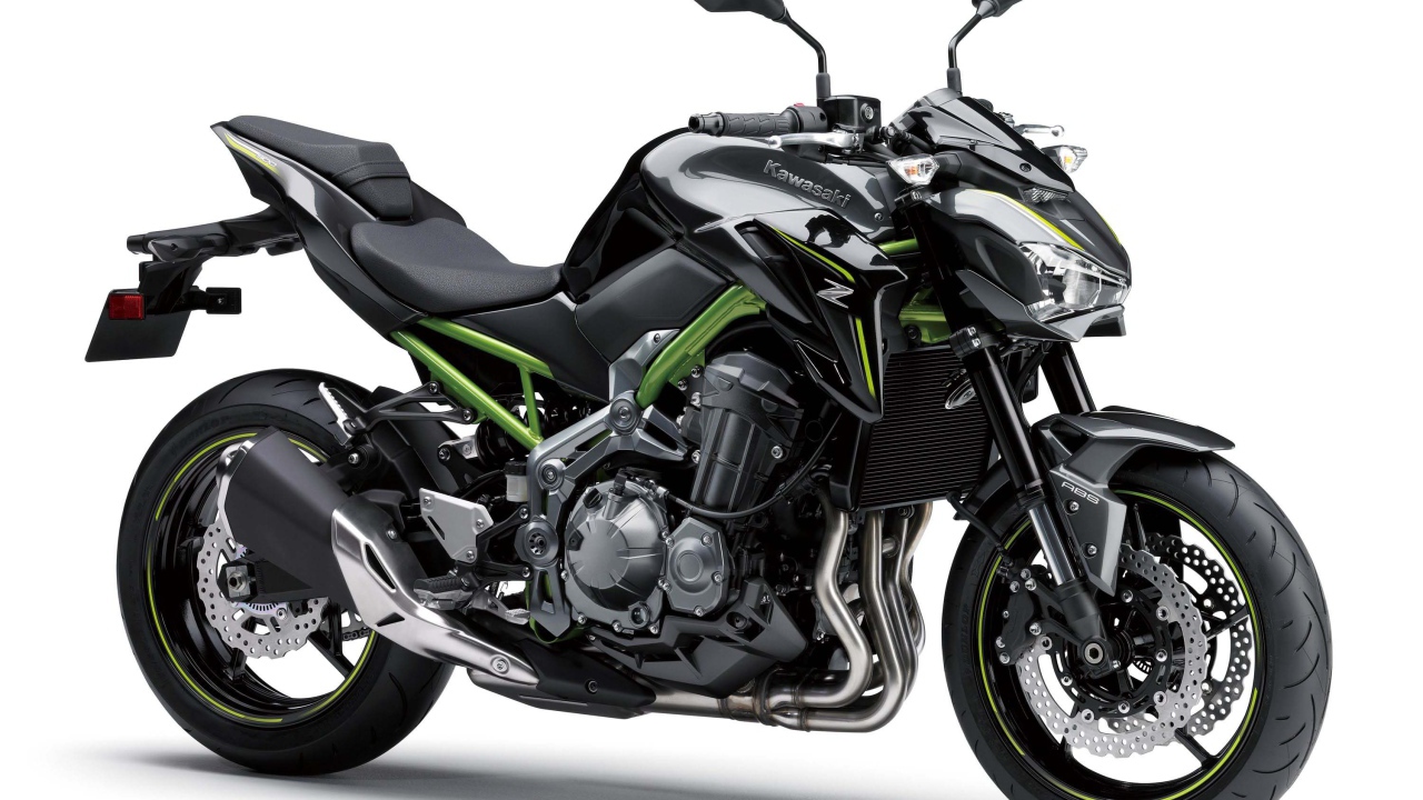 Мотоцикл  Kawasaki Z900 ABS, 2017 на белом фоне 