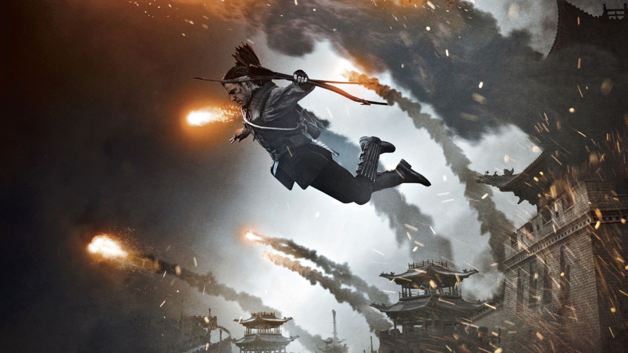 Прыжок главного героя со стены фильм Великая стена 