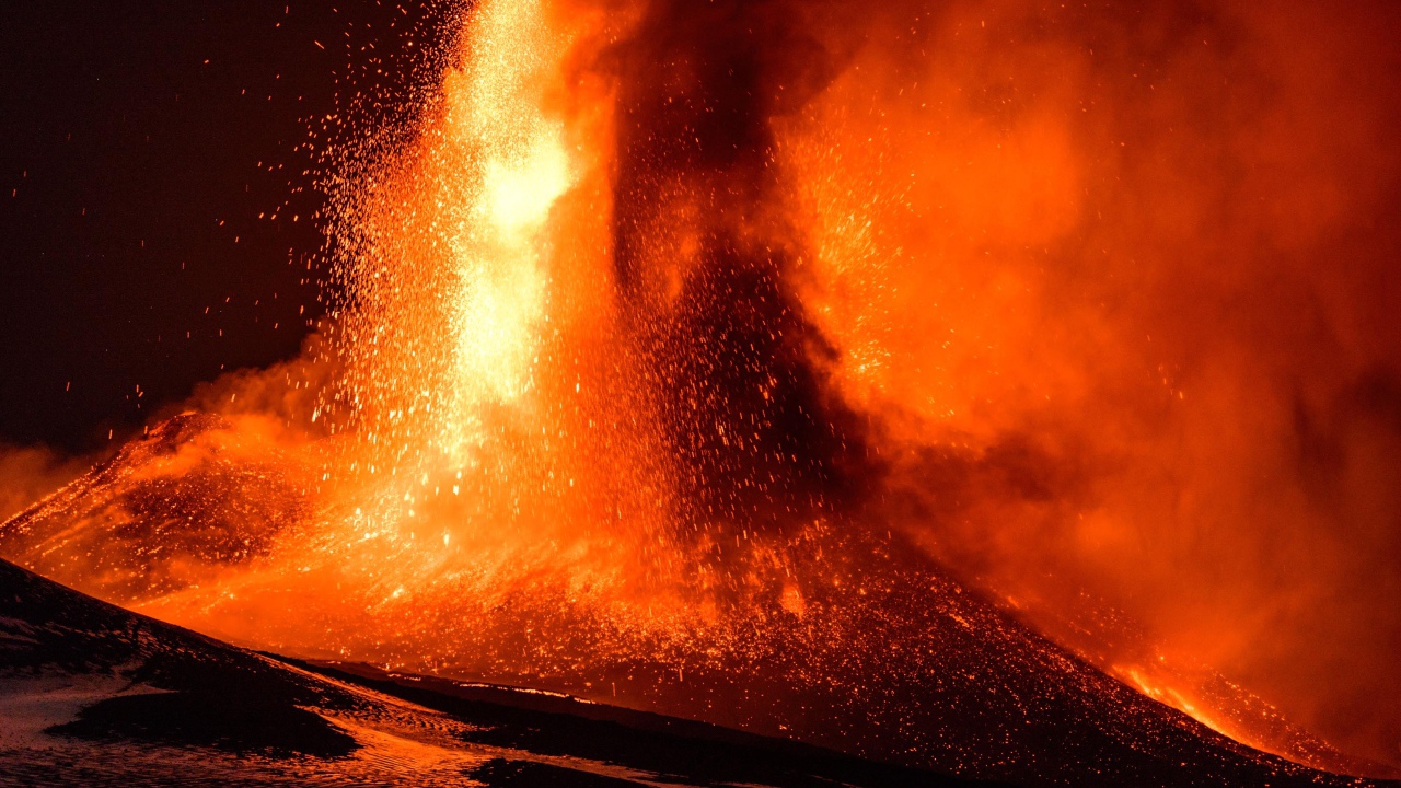 Извержение вулкана Этна, Сицилия 