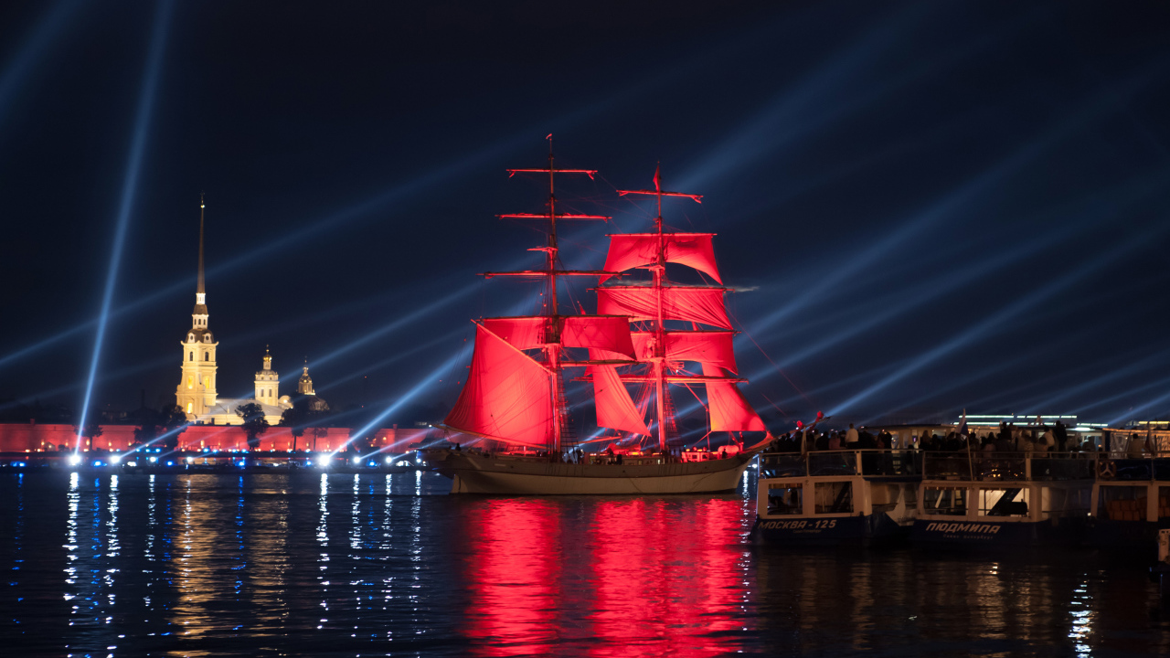 Парусный корабль с алыми парусами,  Санкт - Петербург. Россия