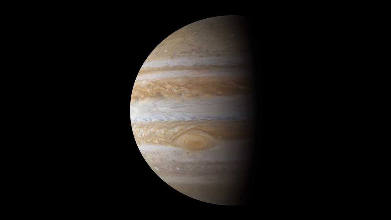 Пятая планета Юпитер с затемненной стороной 