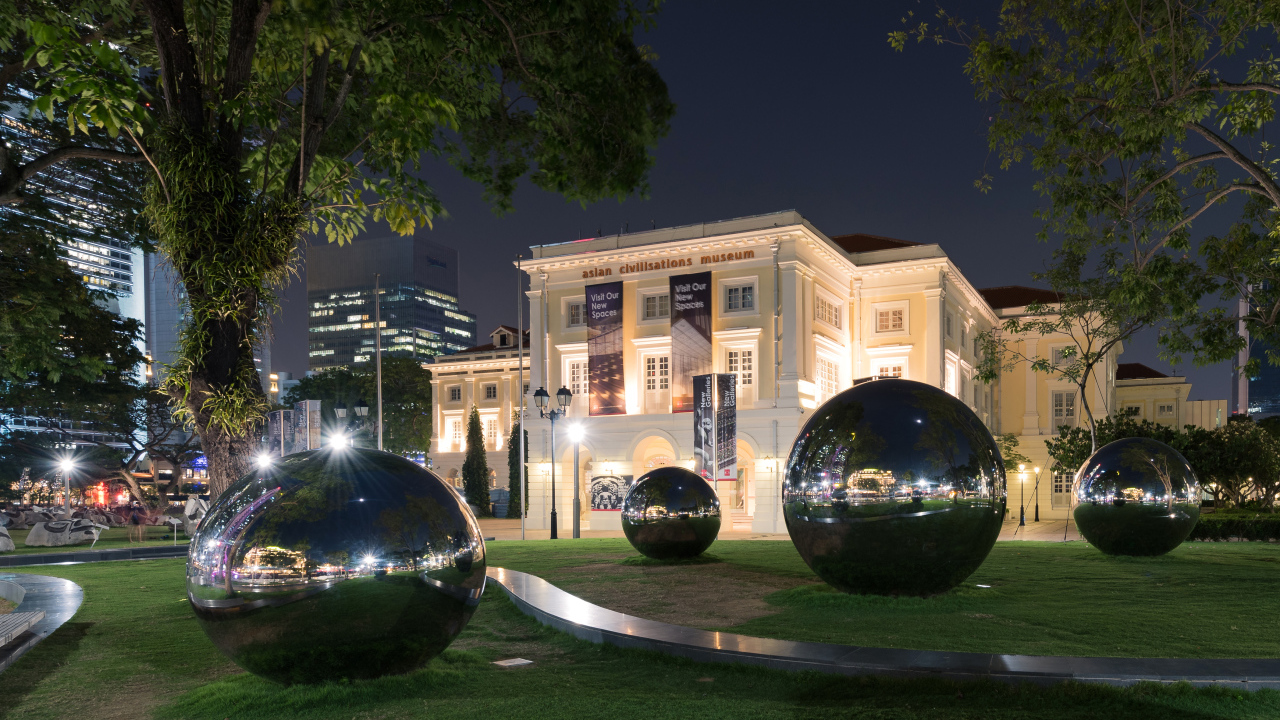 Музей цивилизаций Азии с красивыми черными шарами, Сингапур 