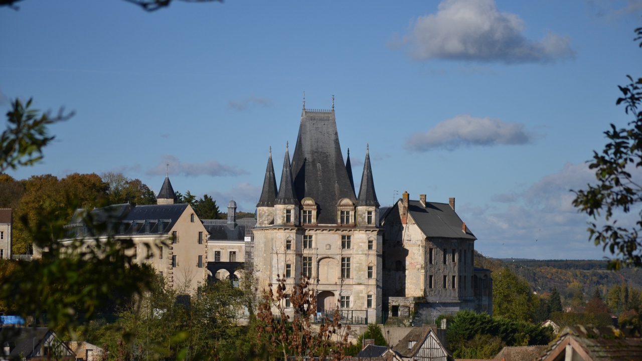 Вид на старинный замок Гайон, Франция