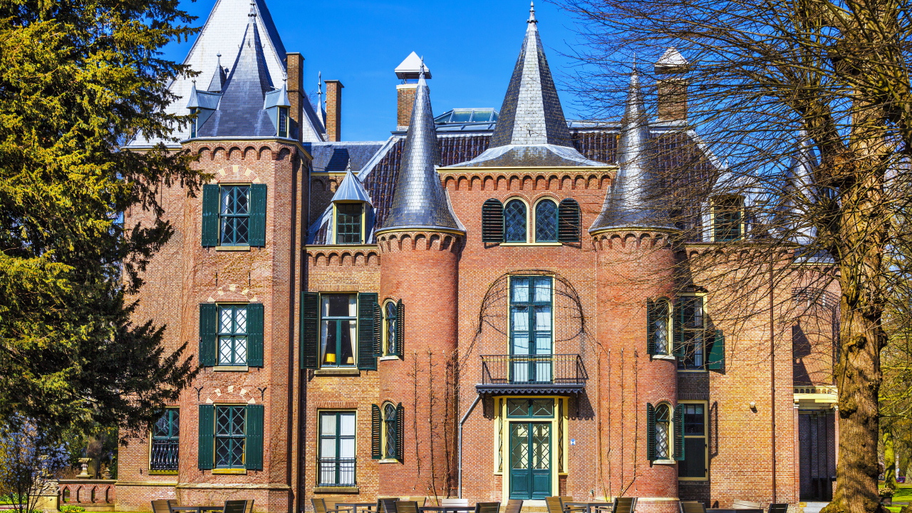 Замок Kasteel Keukenhof в Лиссе, Нидерланды 