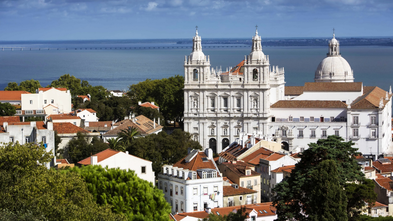 Панорама на архитектуру города Лиссабон, Португалия