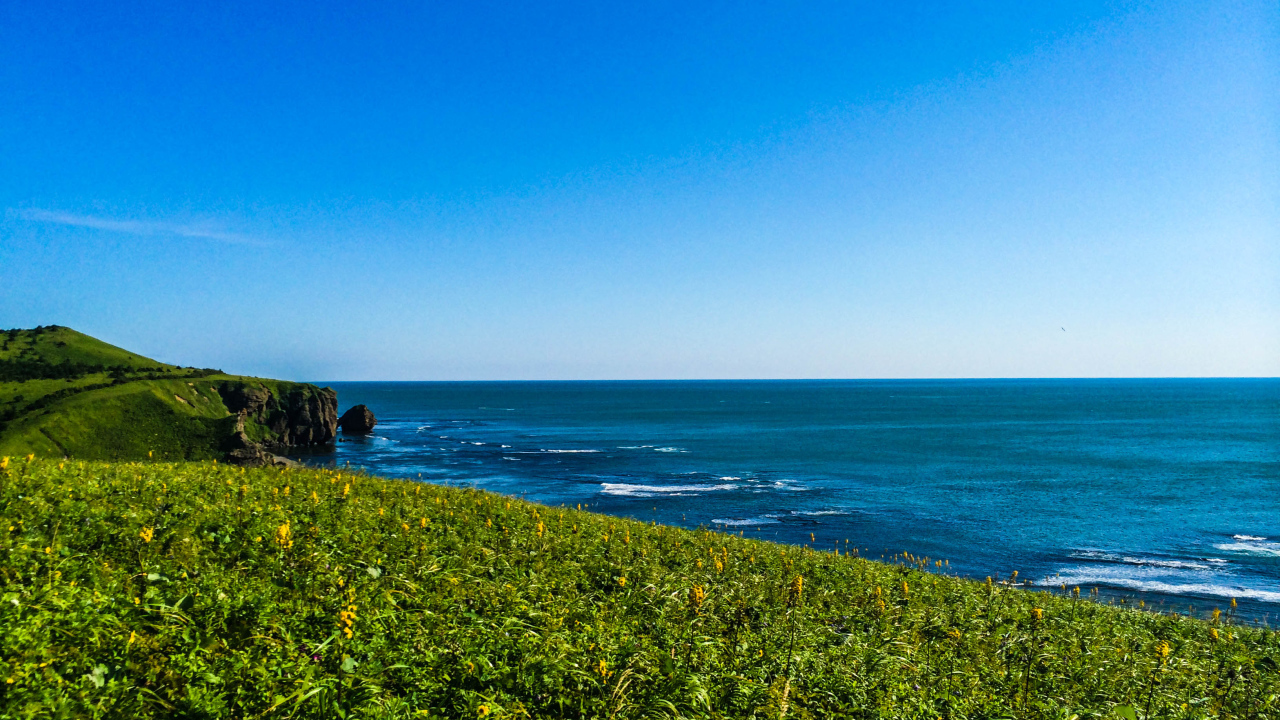 Вид на море хребет Жданко, Сахалин. Россия 