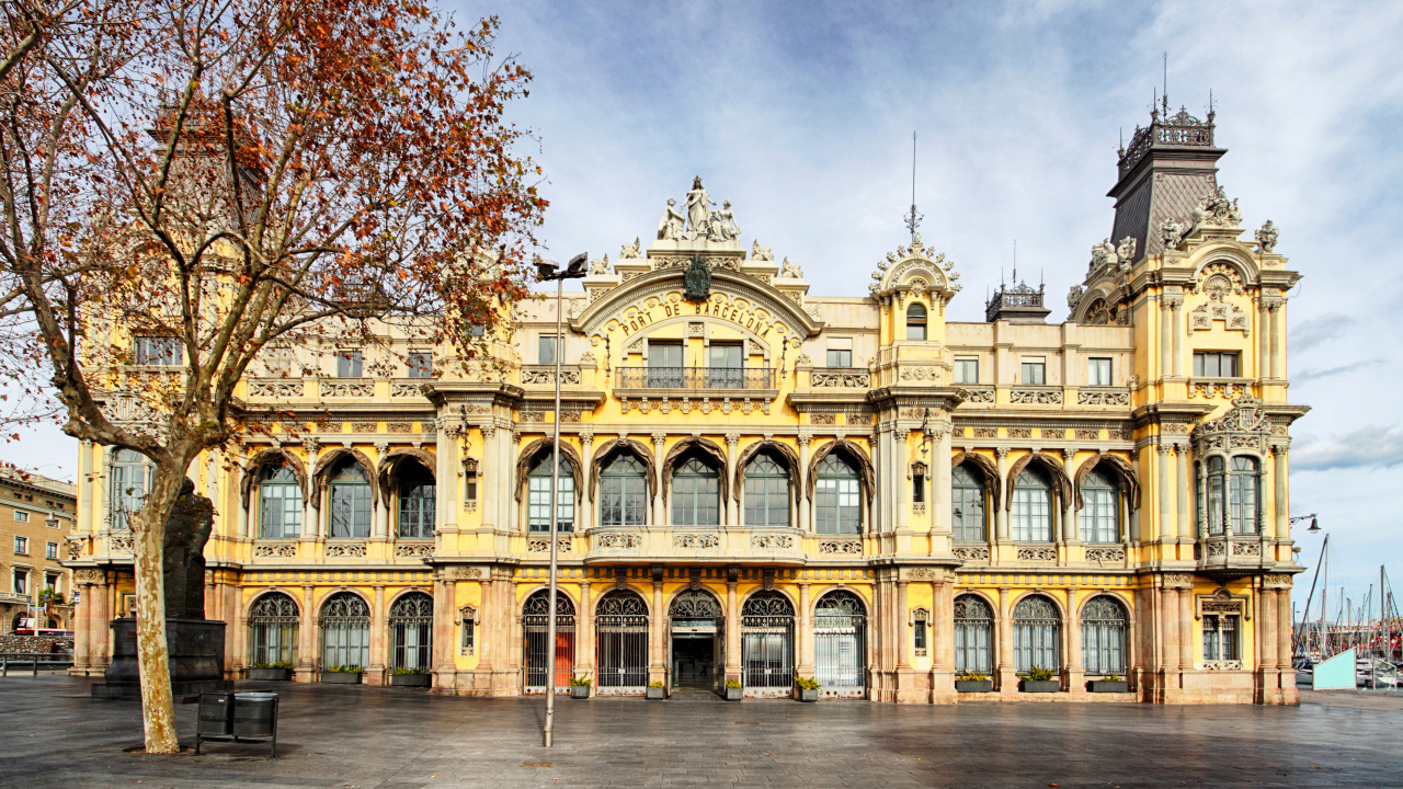 Здание морского порта, Барселона. Испания 