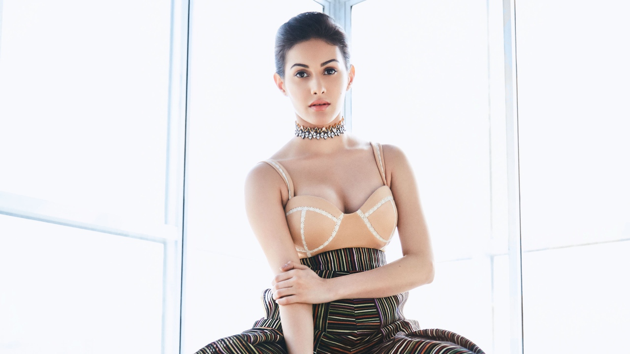 Актриса, модель Эмира Дастур