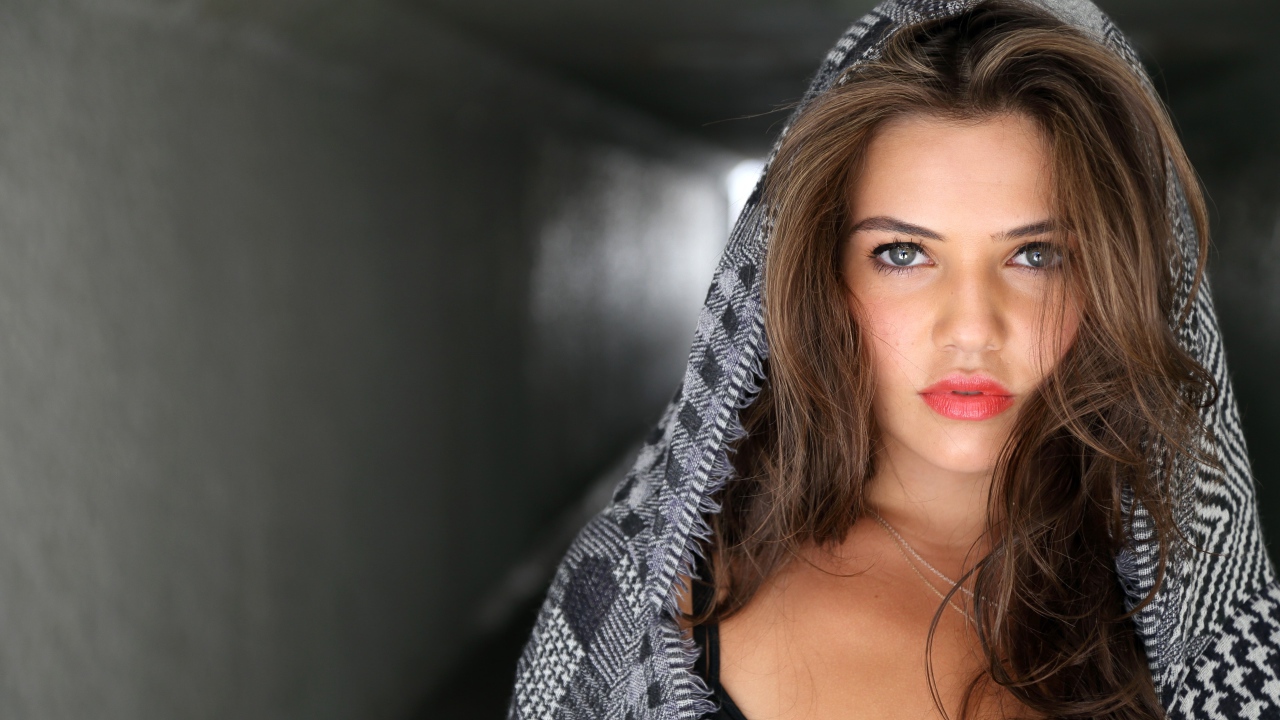 Манящий взгляд молодой актрисы Даниэль Кэмпбелл