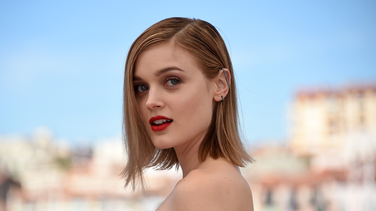 Красивая нежная актриса Белла Хиткот