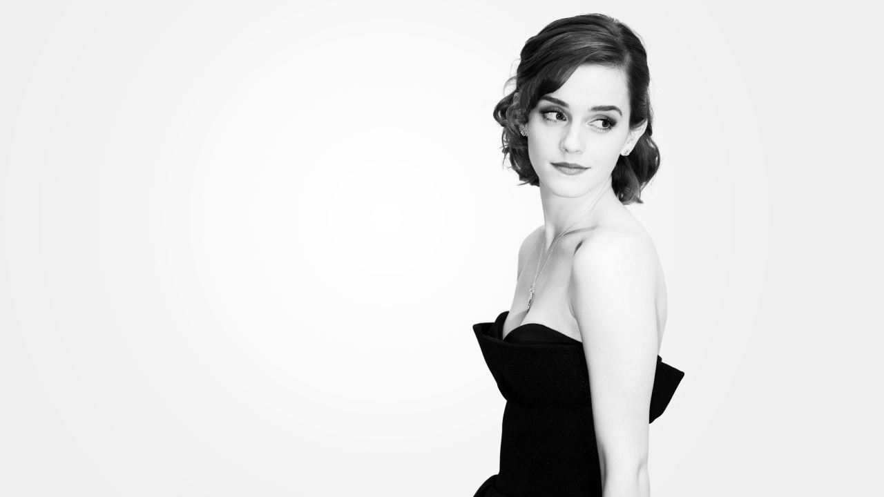Young actress Emma Watson in black and white photo Desktop w