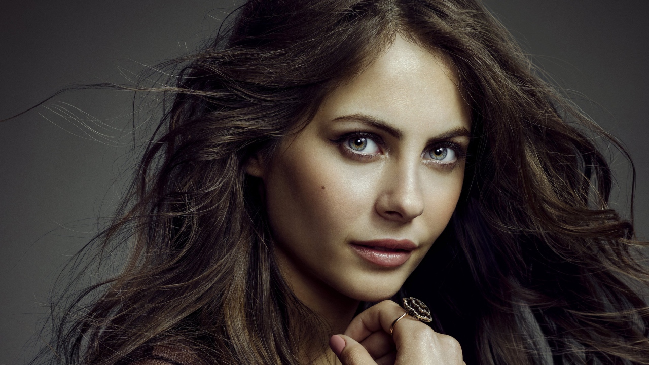 Молодая актриса Уилла Холланд с красивыми глазами