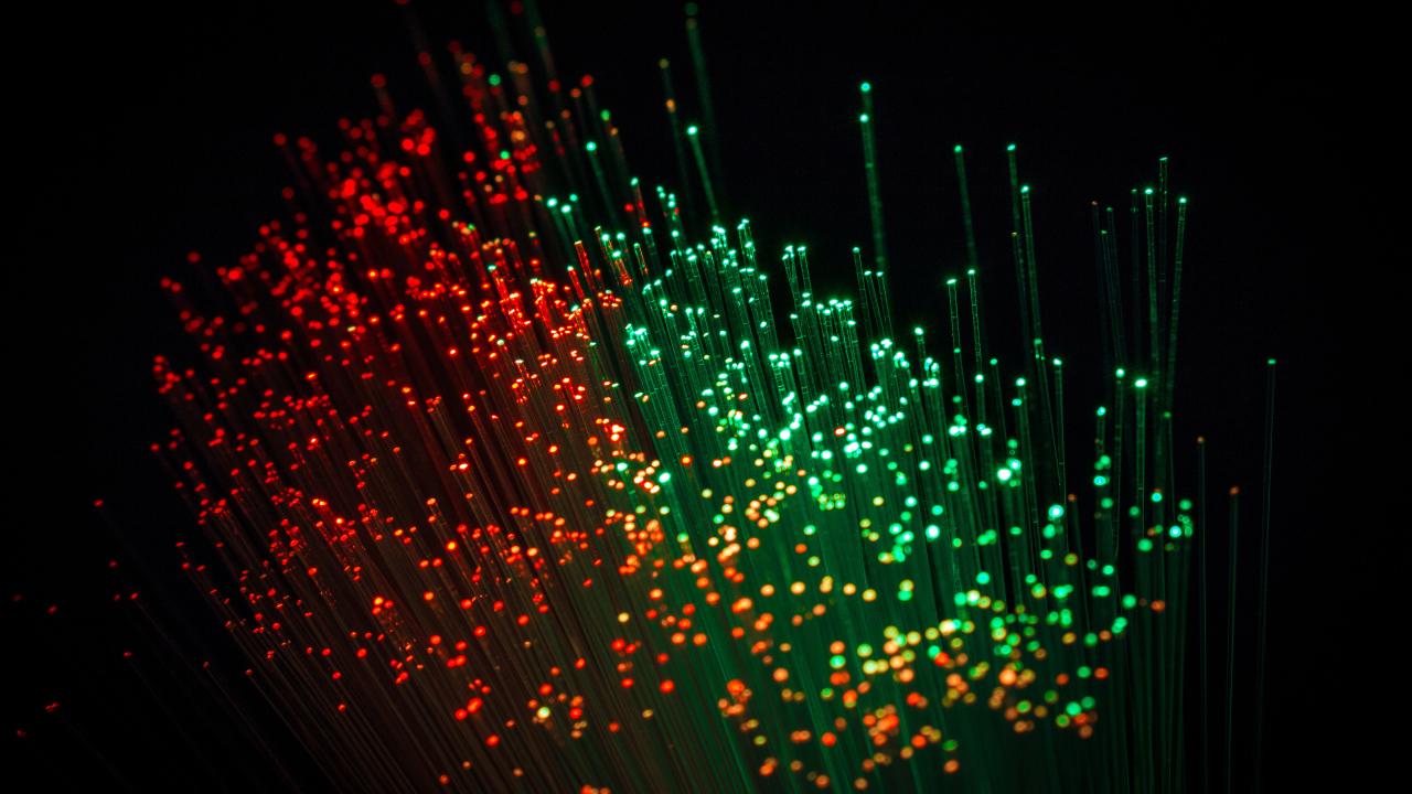 Оптические красные и зеленые линии на сером фоне 