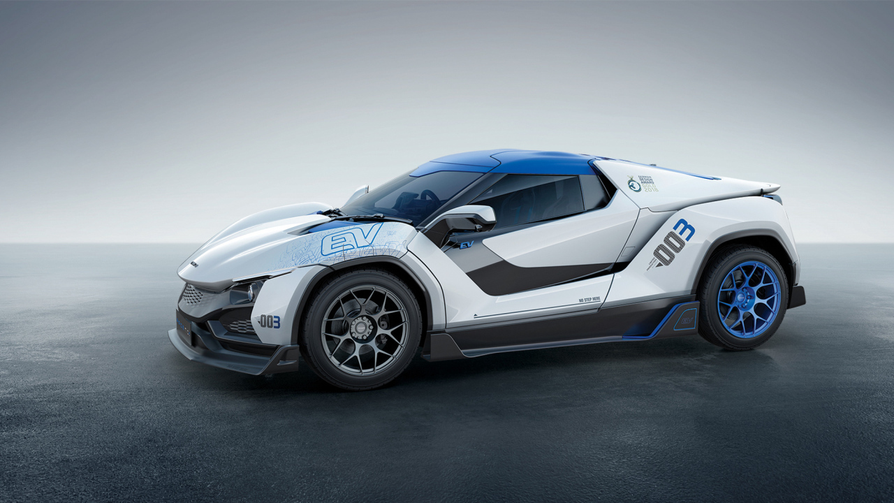 Автомобиль TaMo Racemo, 2018 на сером фоне