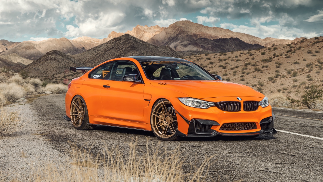 Новый автомобиль Ferrada Sema Orange BMW M4 на фоне гор