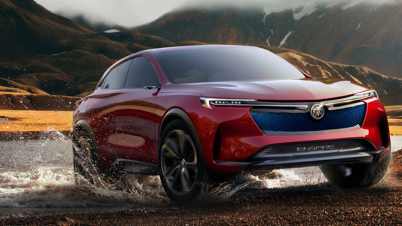 Красный внедорожник Buick Enspire, 2018 года едет по воде