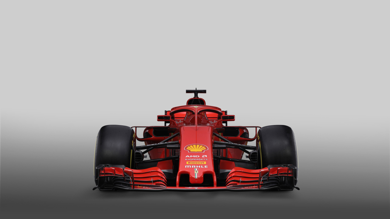Гоночный автомобиль Ferrari SF71H,  2018 года вид спереди