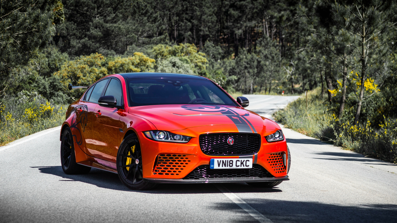 Спортивный автомобиль Jaguar XE SV Project 8