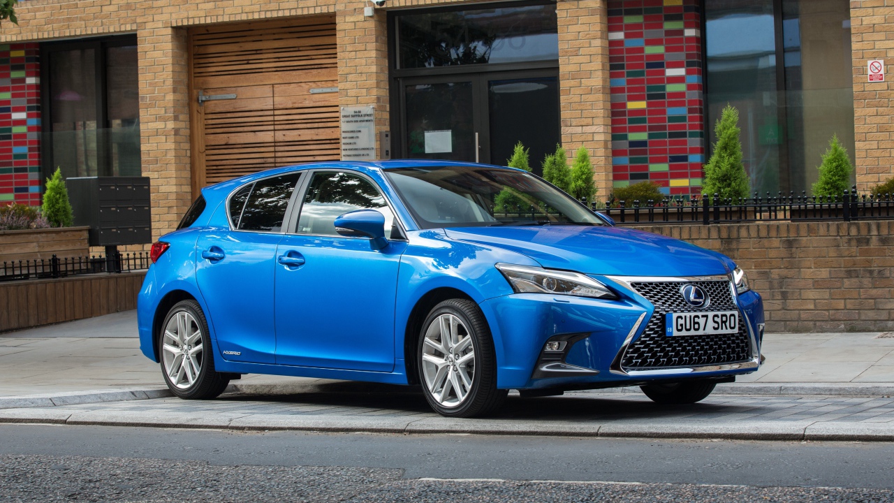 Голубой автомобиль Lexus  CT 200h, 2017