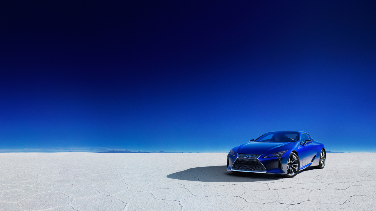 Новый автомобиль Lexus LC 500h Structural Blue, 2018 года в пустыне