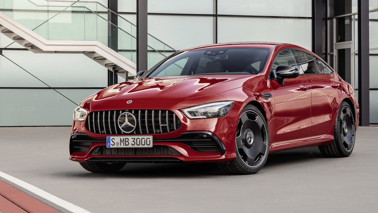 Бордовый автомобиль Mercedes AMG GT43 2019 года
