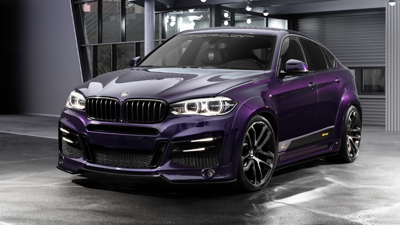 Автомобиль Lumma Design CLR X6R в гараже